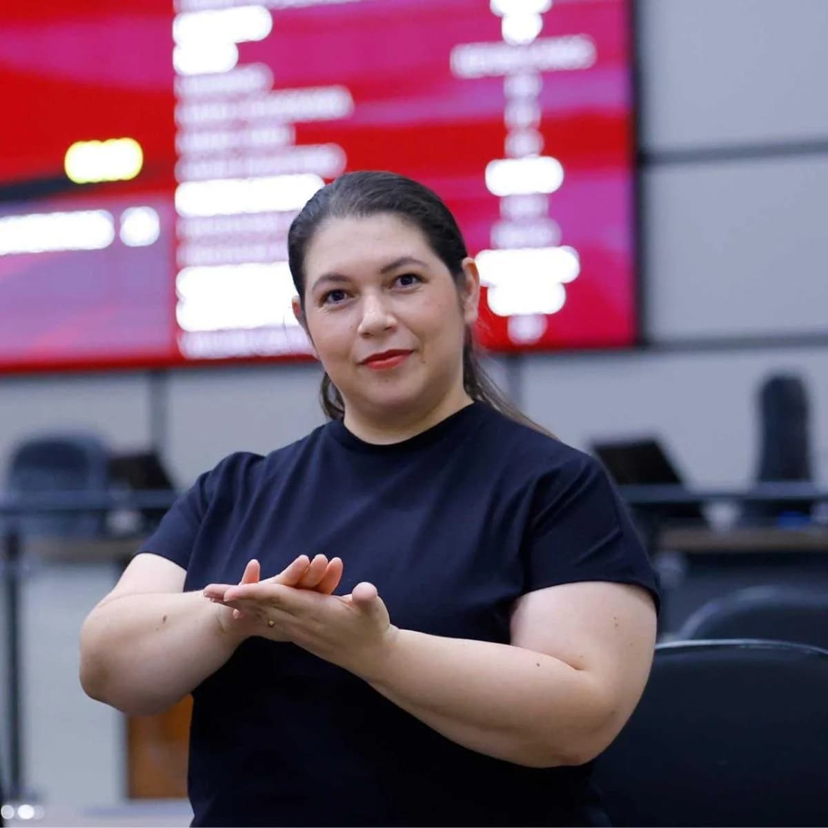 Oslaine Alves pronta para atendimento profissional em Maringá